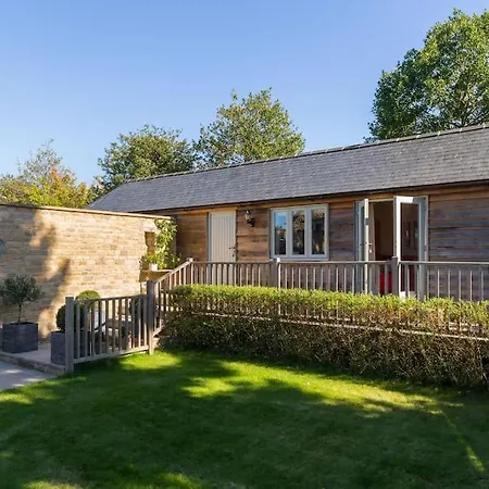 Charming Cottage Surrounded By Idyllic Garden In Peaceful Location In Central Charlbury Exterior photo