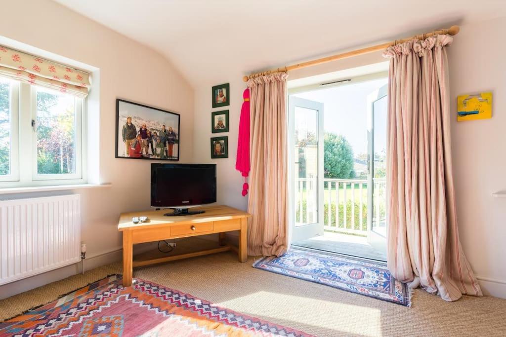 Holiday home Charming Surrounded By Idyllic Garden In Peaceful Location In *